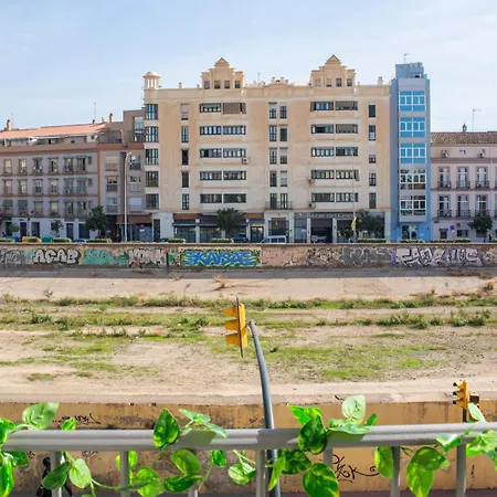 Beautiful With Free Parking Malaga